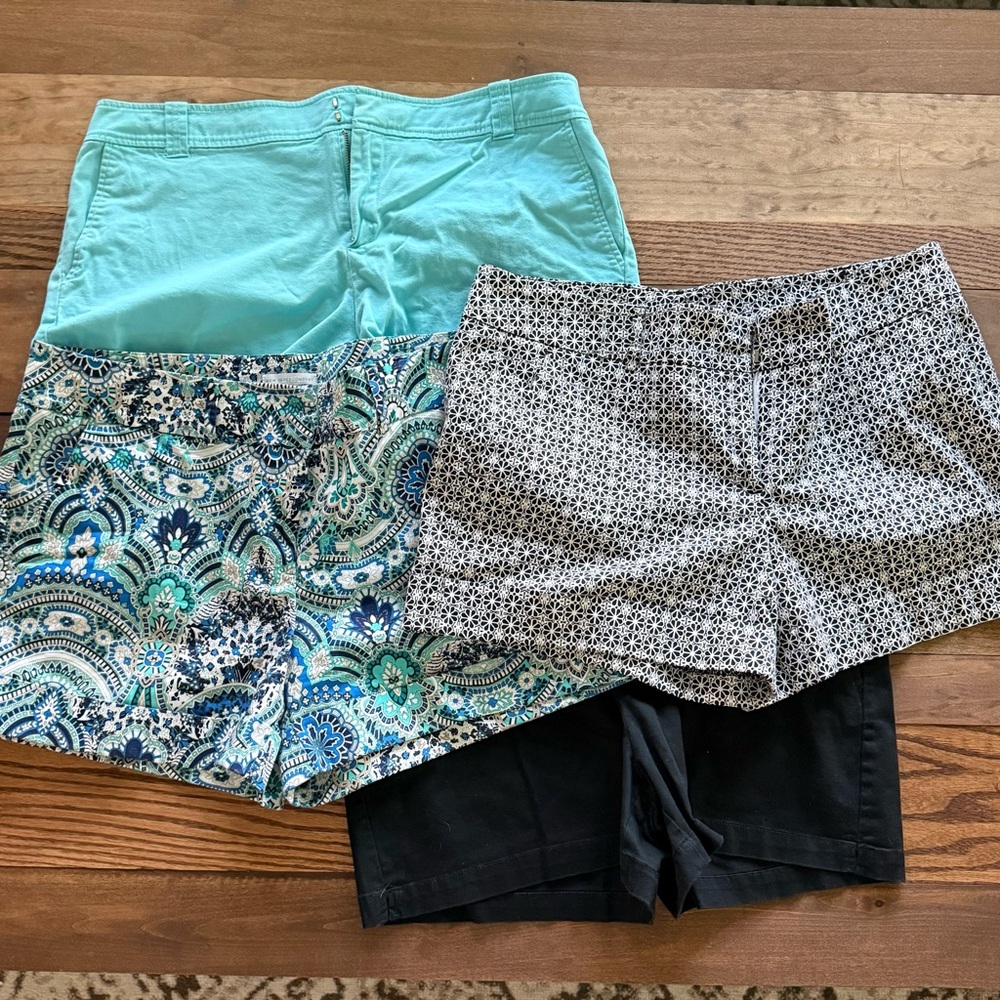 Lot (4 pairs) of New York & Co Women's Shorts in Black, Blue, and White Patterns